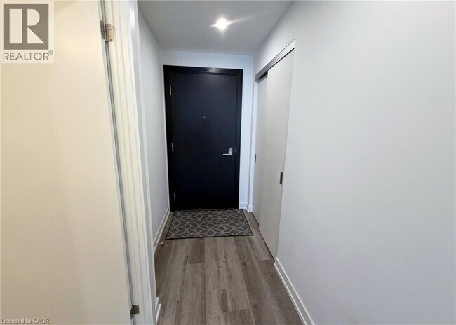 Photo du bâtiment - 5 Wellington St S