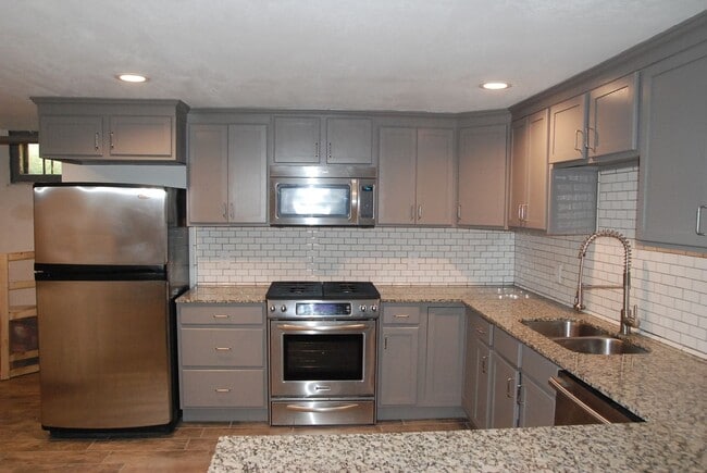 Building Photo - 3450 Harriet Ave