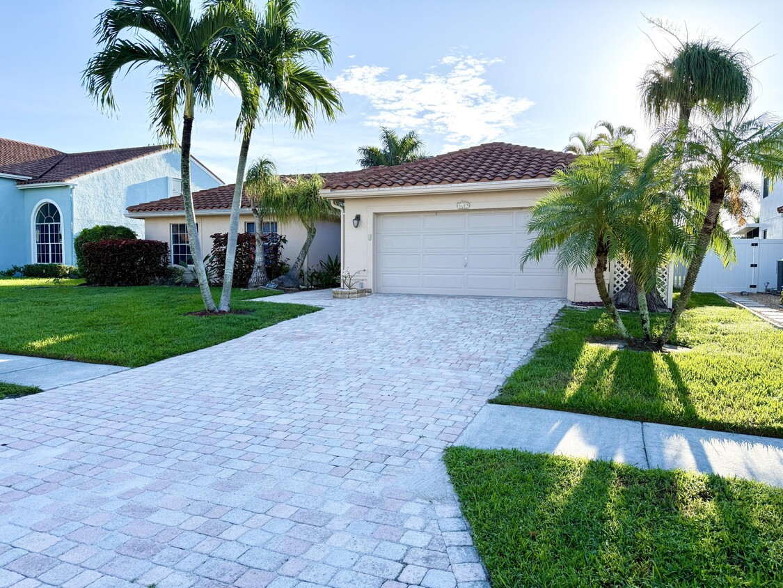 Primary Photo - 5609 Descartes Cir