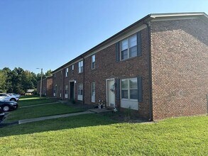 Building Photo - 212 Arthur Dr