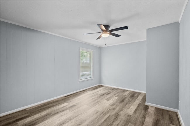 Building Photo - 2324 Cedar Dr