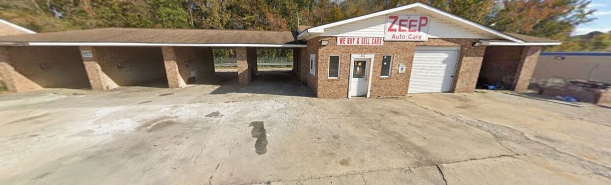 Building Photo - 117 Country Club Dr