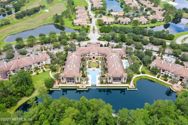 Foto del edificio - 945 Registry Blvd