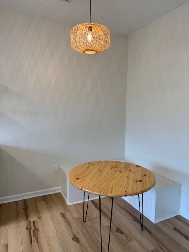 Foto del edificio - Renovated Townhouse in The Pinnacle Subdivision