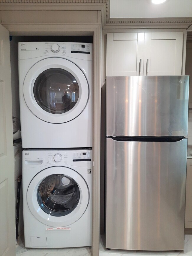 Private washer / dryer - 65 Washburn St