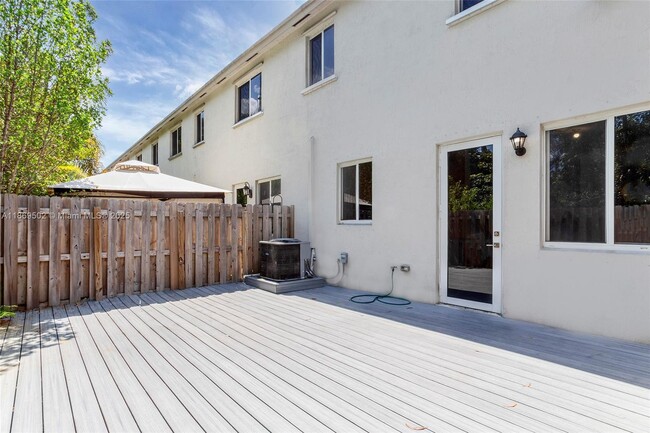 Foto del edificio - 1363 NW 208th Terrace