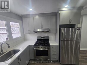 Building Photo - 21 Moore St