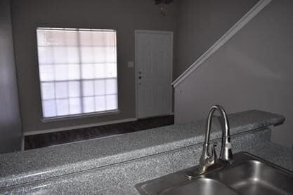 Building Photo - 709 grand ct