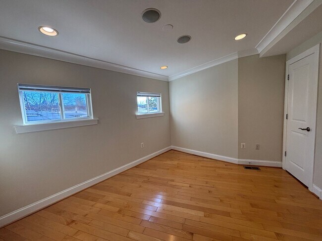 Foto del edificio - Executive Row Home In NW DC with Designer Finishes