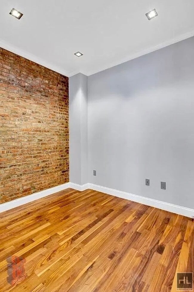 Building Photo - E 58TH ST.