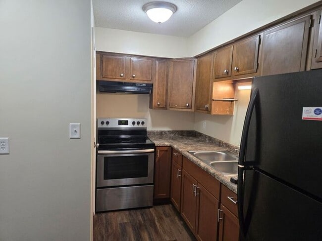 Building Photo - 1 Bedroom Apartment 2nd floor unit