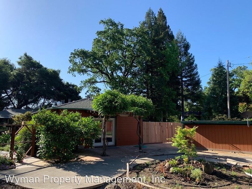 1055 Petra Dr, Napa, CA 94558 Room for Rent in Napa, CA