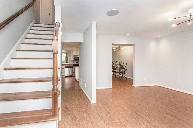 Building Photo - 1825 Sussex Rd