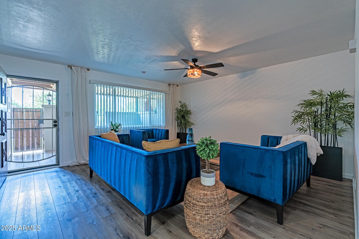 Foto principal - 6044 W Augusta Ave