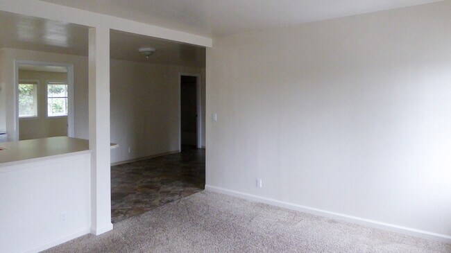 Building Photo - 2475 Redwood St