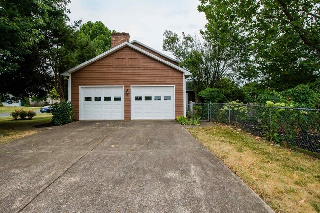 Building Photo - 3165 Pin Oak Dr