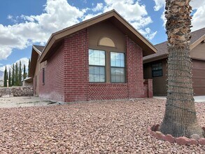 Building Photo - 7118 Golden Hawk Dr