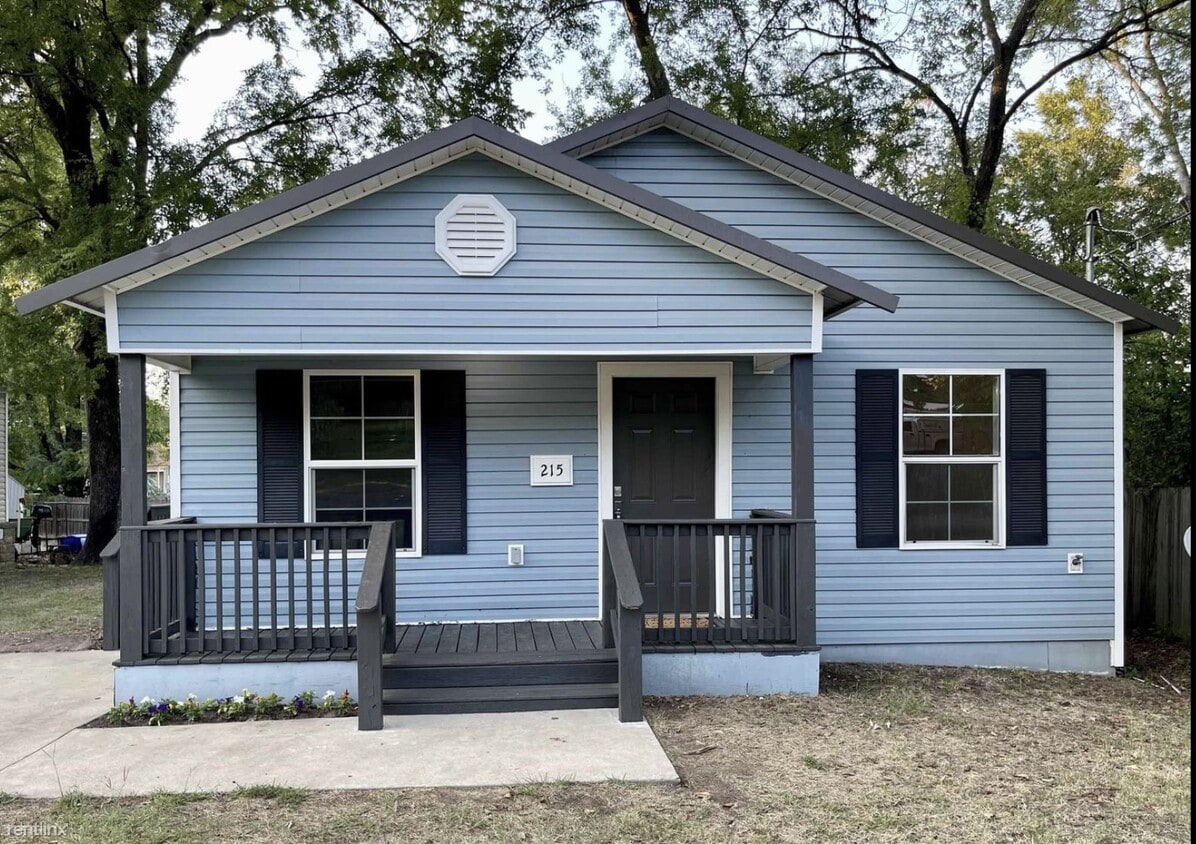 215 W Gates St, Longview, TX 75601 Townhome Rentals in Longview TX