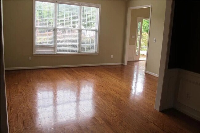 Foto del edificio - 7320 Brassfield Dr