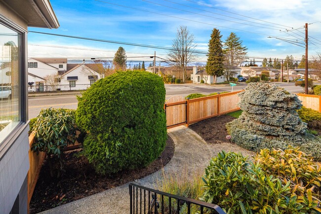 Foto del edificio - Meticulously Remodeled Home in Edmonds Bow...