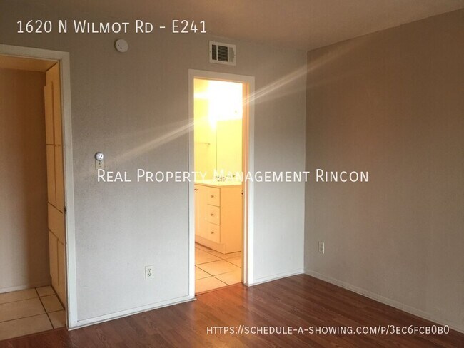 Foto del edificio - 1620 N Wilmot Rd