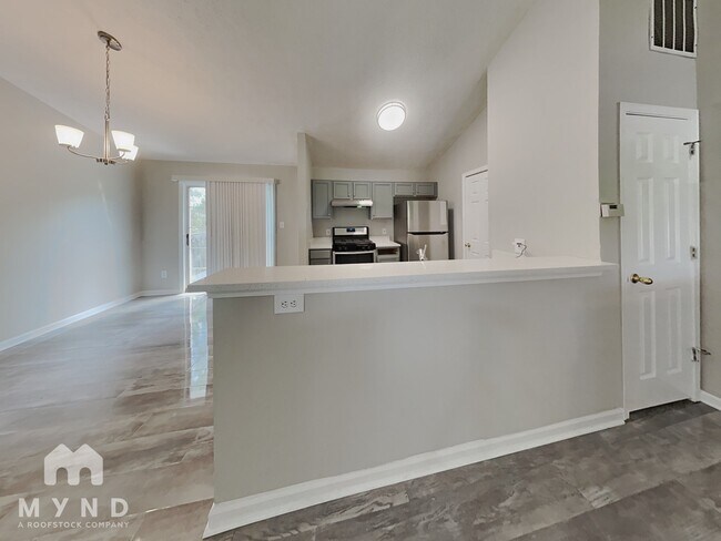 Building Photo - 3708 Oakwood Manor