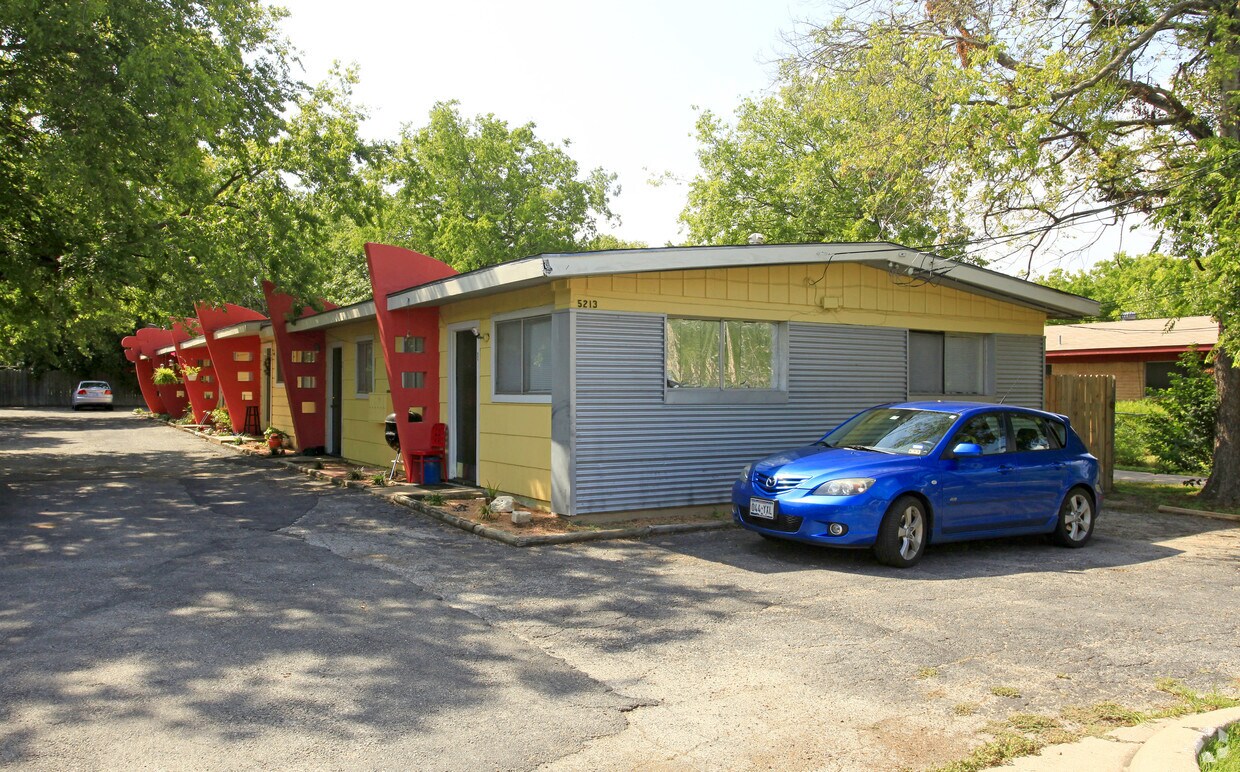 Building Photo - 5213 Joe Sayers Ave