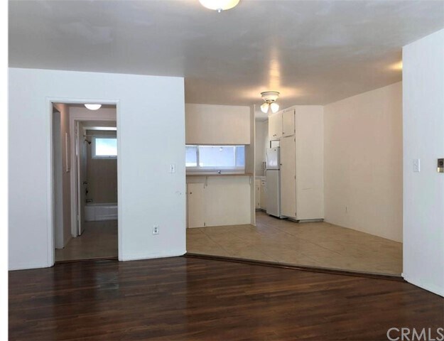 Foto del edificio - 1745 Maple Ave