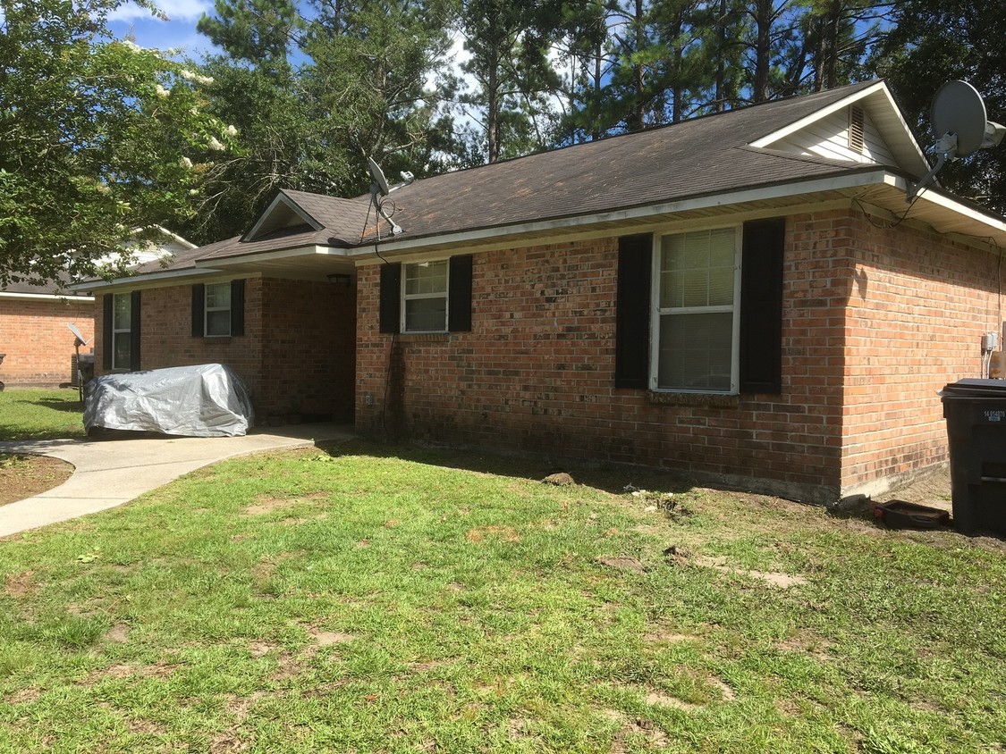 Building Photo - 308-310 Baltic Ct
