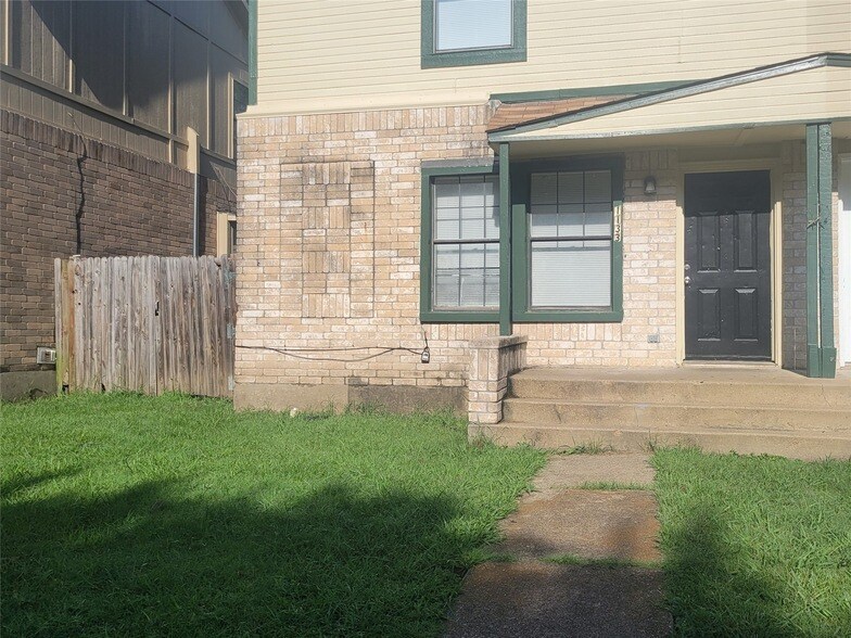 Foto principal - 1133 Houston Dr