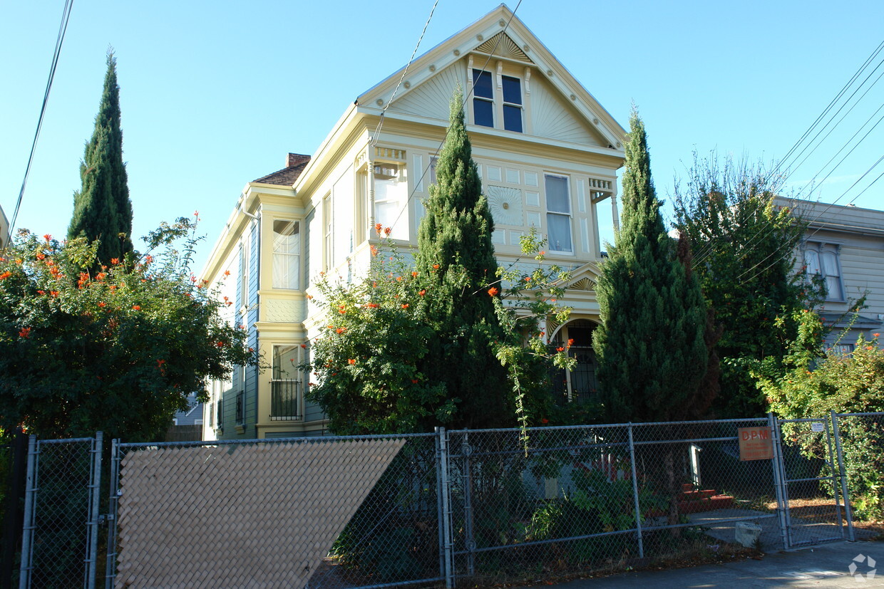 Primary Photo - 703-705 34th St