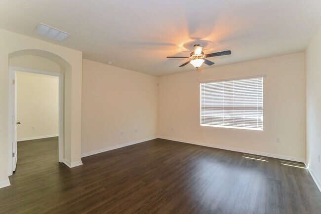 Building Photo - 2160 Bridlewood Dr