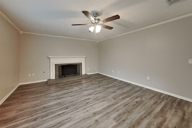 Foto del edificio - 9322 Bayou Bluff Dr