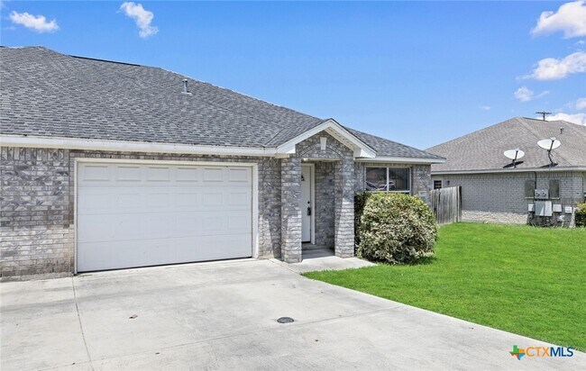 Building Photo - 3012 Pine Valley Dr