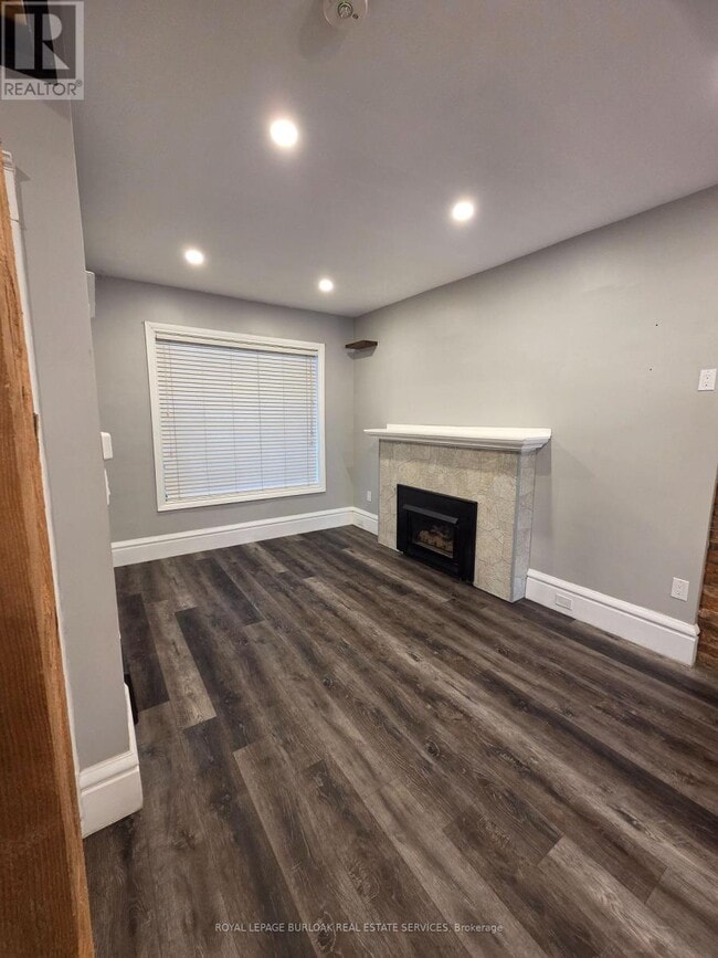 Building Photo - 16 Cedar Ave