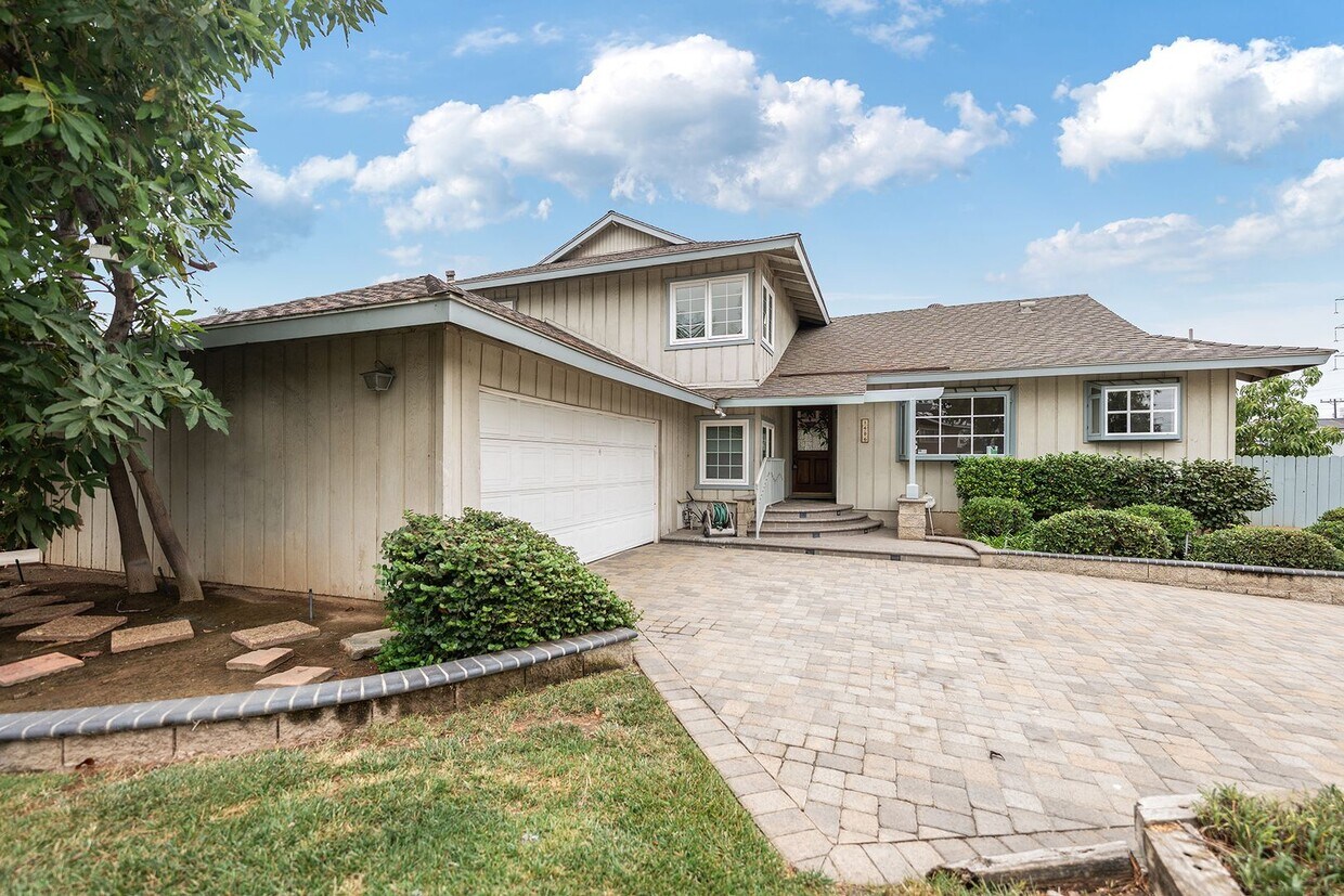 Foto principal - 1486 N Harwood St