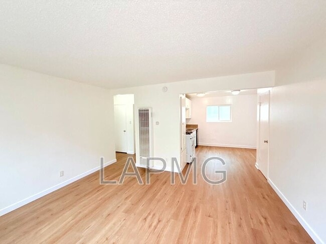 Photo - 169 W 42nd St House