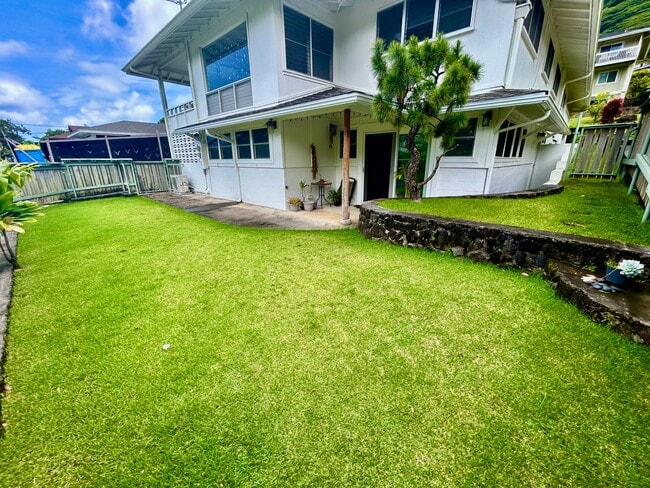 Building Photo - 3386 Manoa Rd