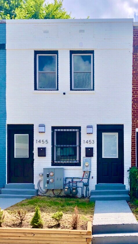 Primary Photo - 1455 Holbrook St NE