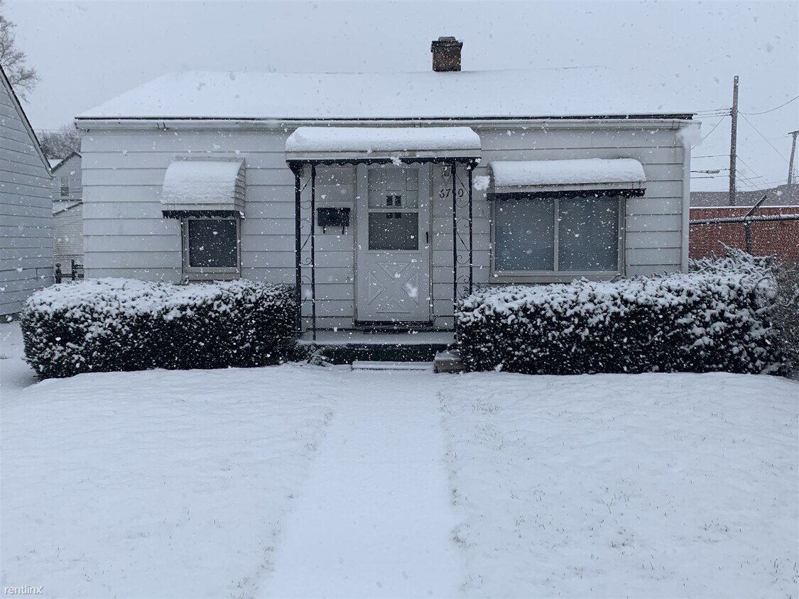 3 br, 1 bath House 6750 Republic Ave House for Rent in Warren, MI