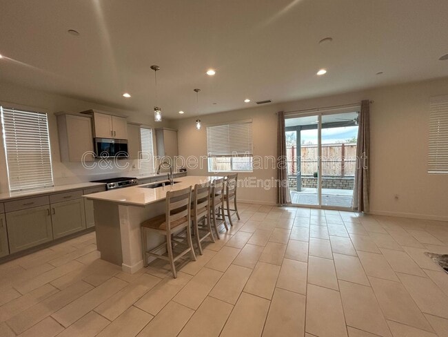 Building Photo - 711 Robert Ave