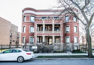 Building Photo - 353 E 45th St