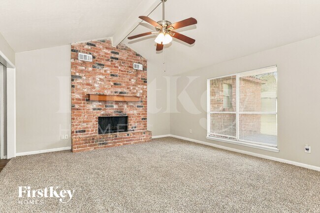 Foto del edificio - 13223 Lake Breeze Ln