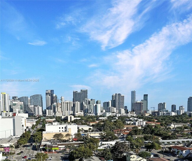 Foto del edificio - 900 SW 8th St