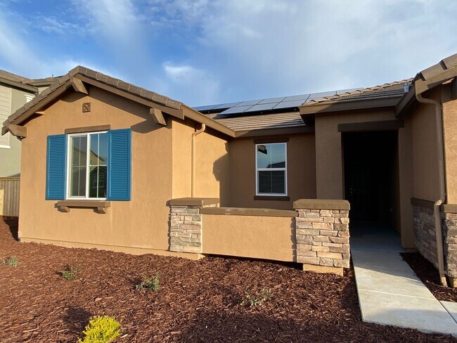 Building Photo - Available NOW - Beautiful and NEW 4 bed / 2 Bath