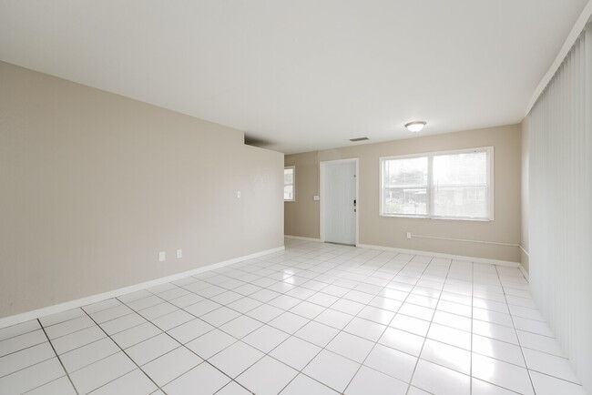 Building Photo - 14 Abaco St