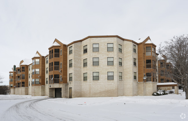 Foto del edificio - Summit Oaks Apartments