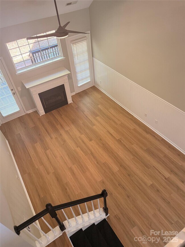 Foto del edificio - 1010 Eagles Nest Ln