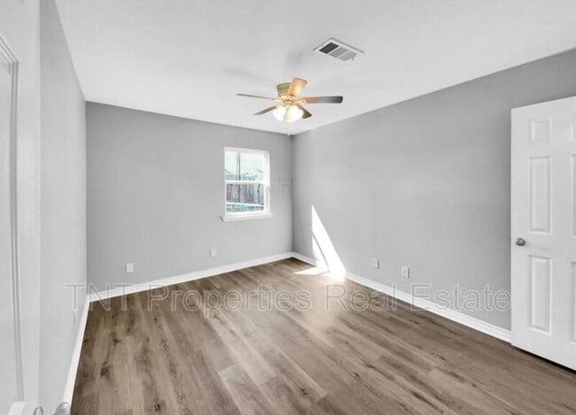 Building Photo - 1518 Pine Ridge Dr