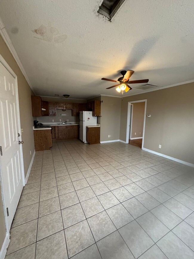 Building Photo - 1 Bed / 1 Bath in Bono Available Now